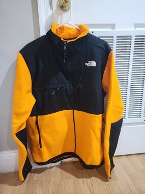 The North Face Mens Cone Orange And Black Lightweight Denali Fleece Jacket
